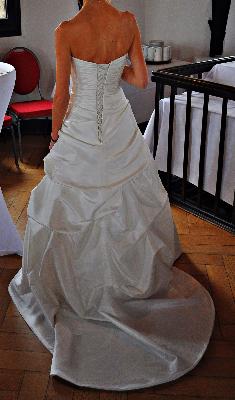 [Thumb - Brautkleid 2.jpg]