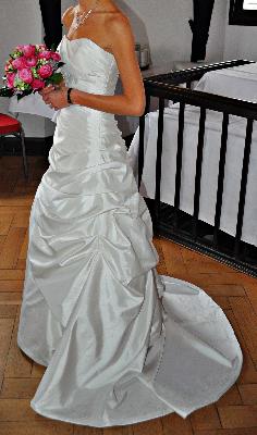 [Thumb - Brautkleid 3.jpg]